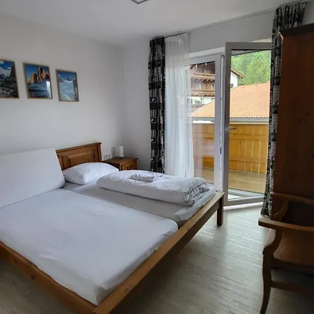 Amalia Haus Homestay Tux