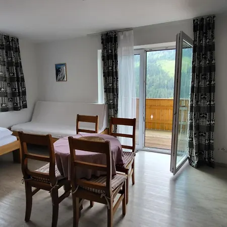 Homestay Amalia Haus